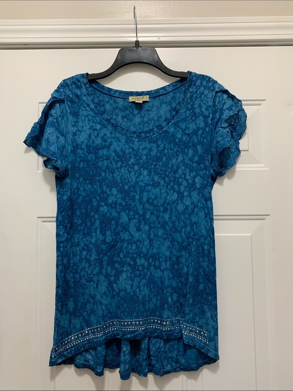 FREE One World Blue Tie-Dye Short Sleeve Women's Top with Stud Hem Size Small